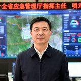 某省应急管理厅指挥中心主任李明远的半身职业照，身着深色夹克，背景为指挥大厅LED大屏